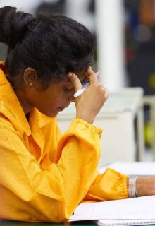 woman reading, gpv electronics lk